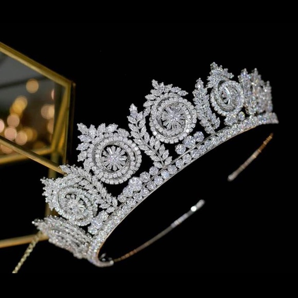 Bridal Tiara brand new silver - Picture 4 of 4